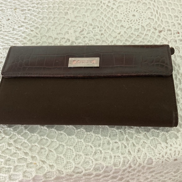 ♥️LAUREN Wallet♥️ - Picture 2 of 5